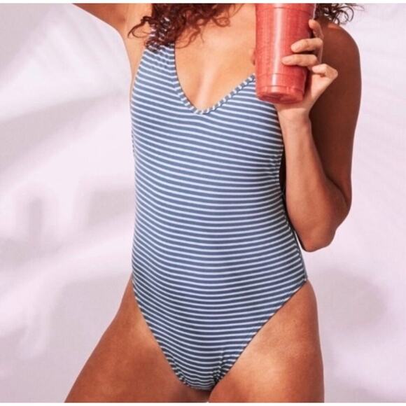 Aerie Blue/ Grey Metallic Stripe Low Back Ruffle One-Piece Swimsuit Size XL - Picture 2 of 5